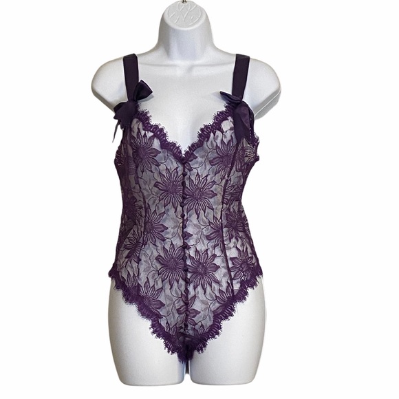 Victoria's Secret Other - Vintage Victoria Secret gold tag lace bow teddy